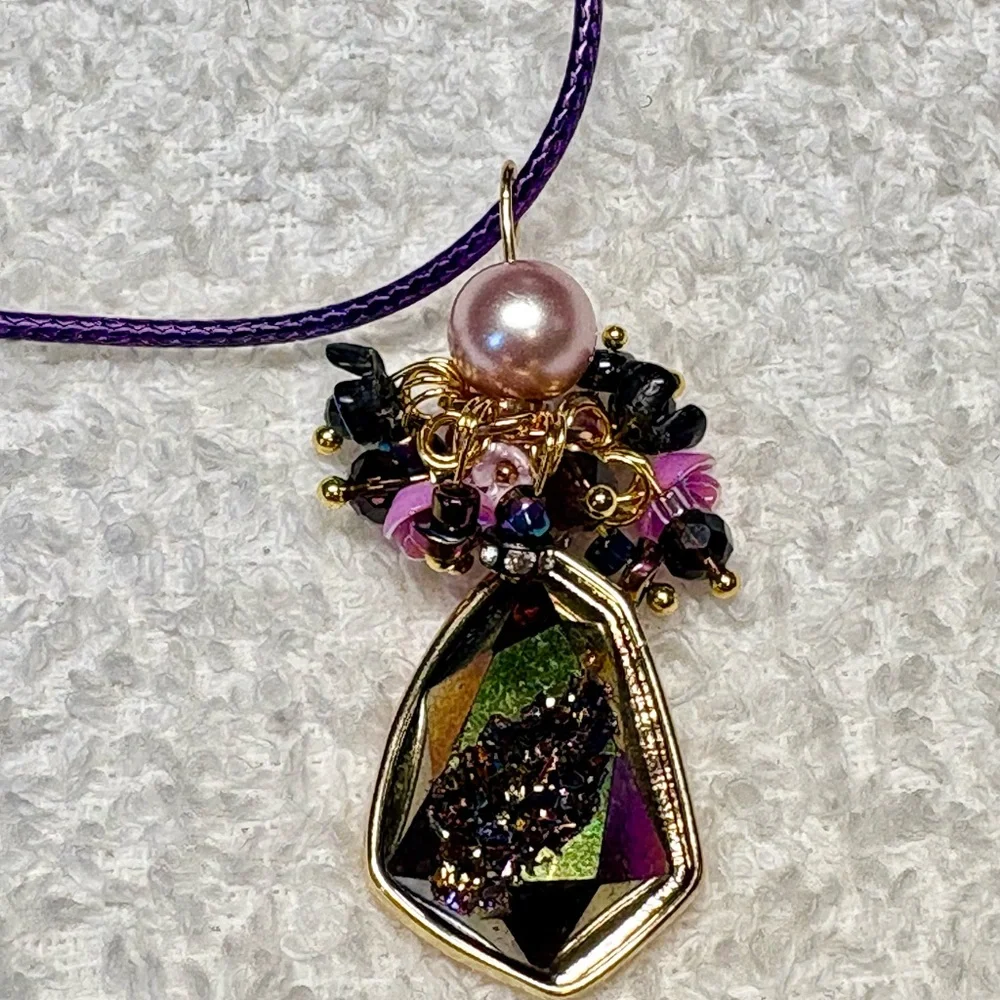 💜Elegant  PURPLE titanium resin druzy and Gold Pendant Necklace - Picture 6 of 9